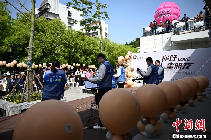 福建省で初の自閉癥の若者が働く手作り餃子カフェがオープン