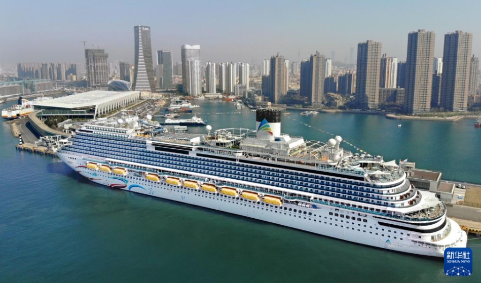 中國(guó)初の國(guó)産大型クルーズ船「愛達(dá)?魔都號(hào)」が青島から航海を開始