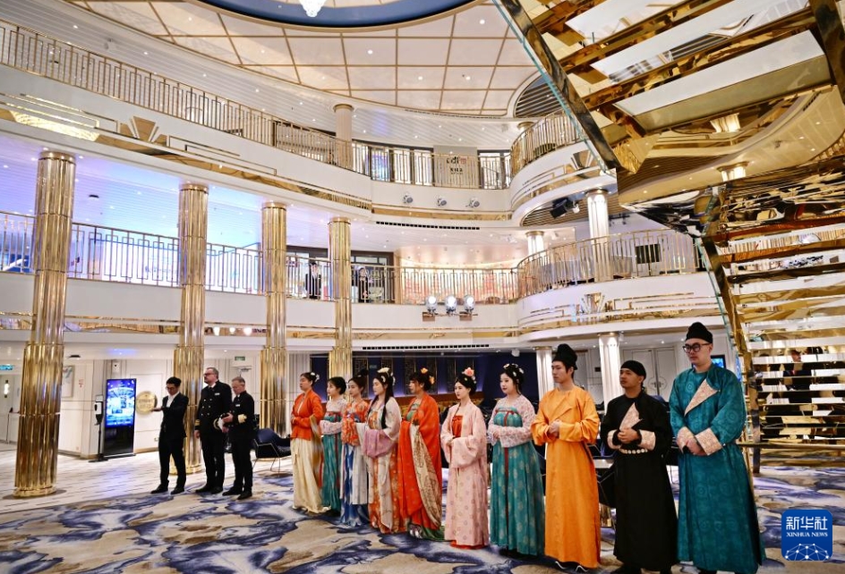 中國(guó)初の國(guó)産大型クルーズ船「愛達(dá)?魔都號(hào)」が青島から航海を開始