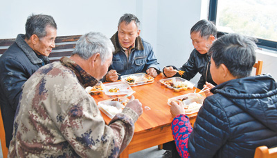 浙江省でドローンでほかほかの弁當(dāng)を山間部の高齢者に屆ける試み開(kāi)始