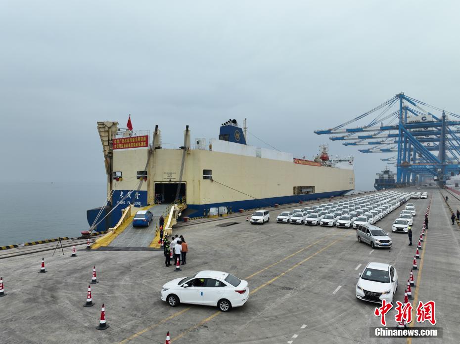 広西北部灣港とアラブ首長國ジュベル?アリ港を結(jié)ぶ初の直行RORO船航路が開通