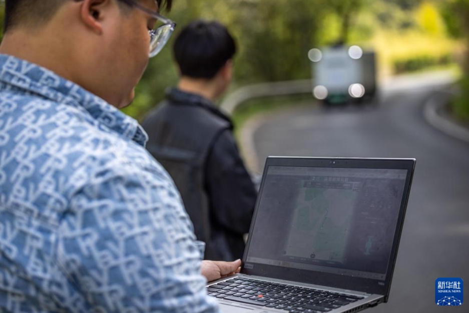 スマート無人配送車の走行試験を?qū)g施　浙江省湖州