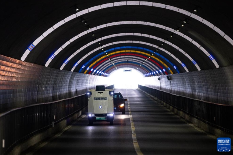 スマート無人配送車の走行試験を?qū)g施　浙江省湖州