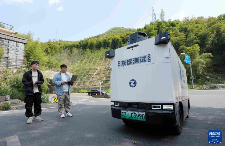 スマート無人配送車の走行試験を?qū)g施　浙江省湖州