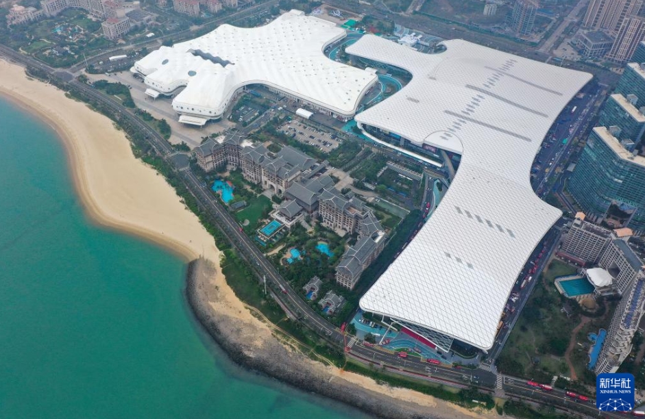 第5回消費(fèi)財(cái)博の開幕控え、會場の設(shè)置作業(yè)始まる　海南省