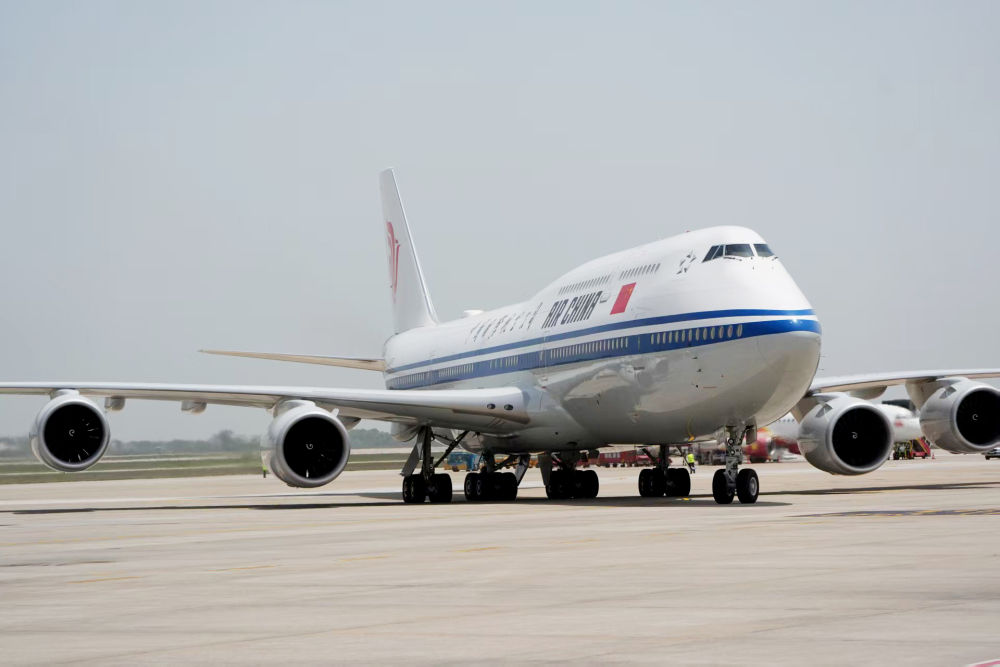 習(xí)近平総書記、ベトナム?ハノイのノイバイ國際空港に到著