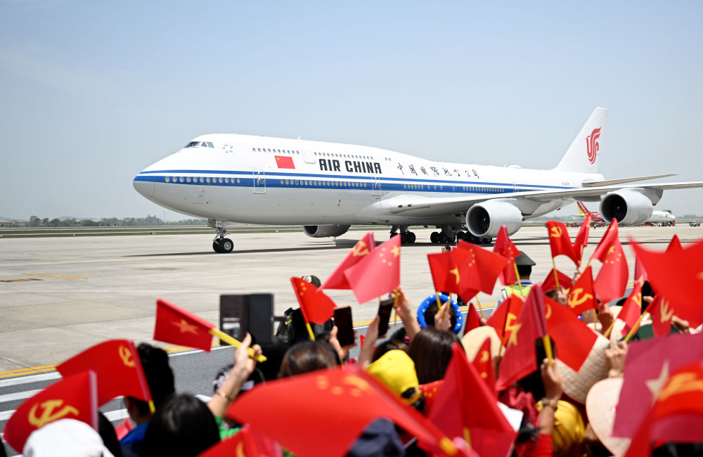 習(xí)近平総書記、ベトナム?ハノイのノイバイ國際空港に到著