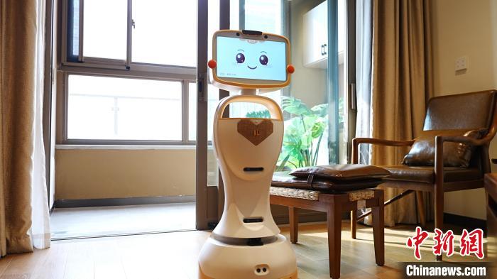 高齢者の生活に寄り添うロボット「小麗」（寫真提供?成都市科技局）。