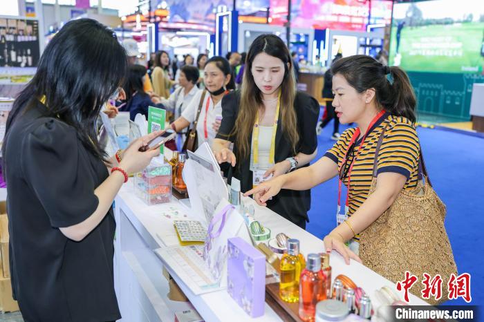 消費(fèi)財(cái)博でシンガポール?マレーシア?タイの商品が人気に　海南省海口