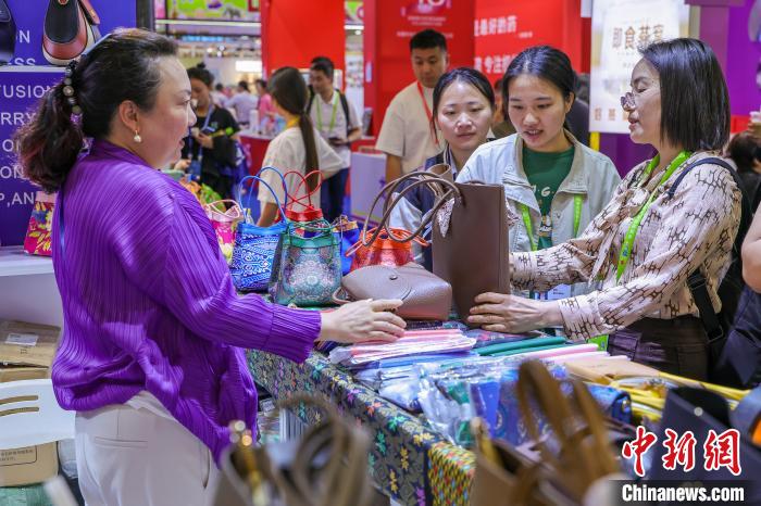 消費(fèi)財博でシンガポール?マレーシア?タイの商品が人気に　海南省?？?></td></tr><tr><td class=