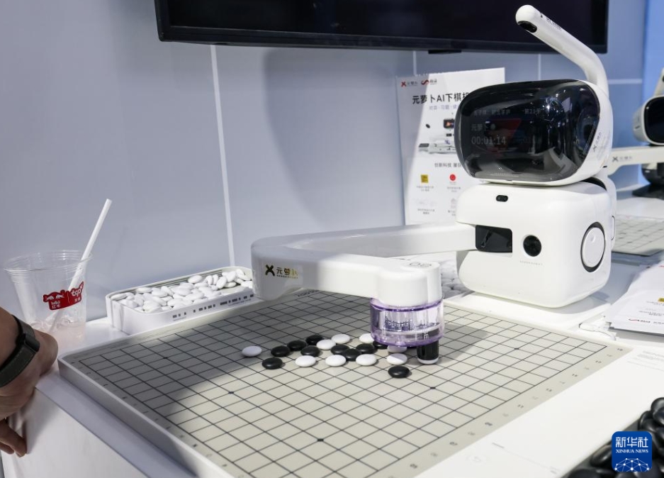 開催中の消費財博に各種最新ロボットが集結(jié)　海南省海口