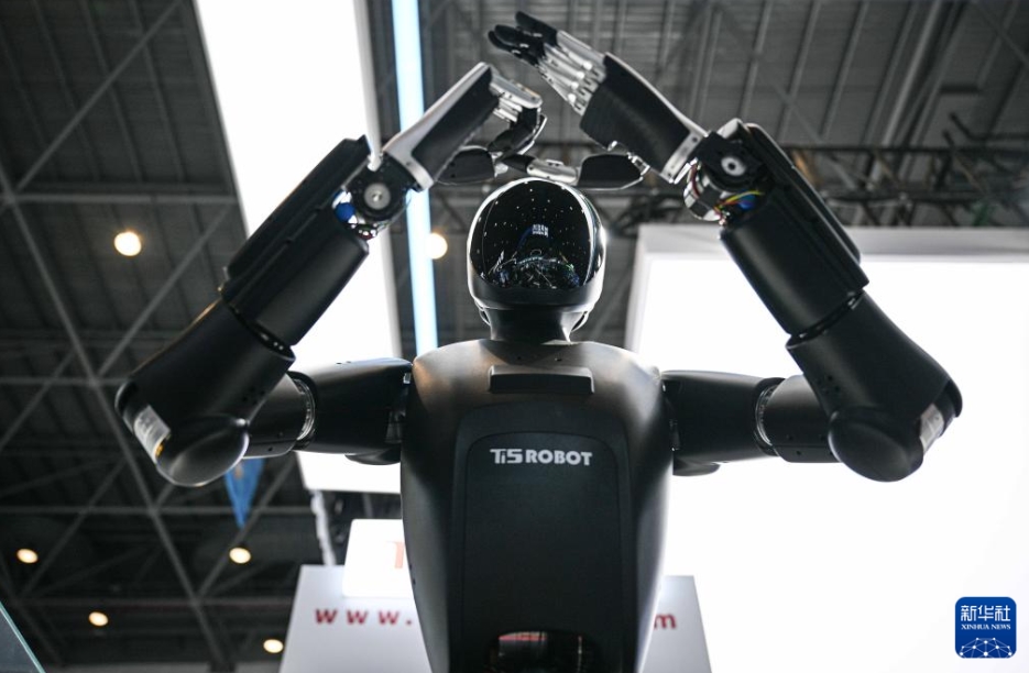 開(kāi)催中の消費(fèi)財(cái)博に各種最新ロボットが集結(jié)　海南省?？?></a></td></tr><tr><td class=