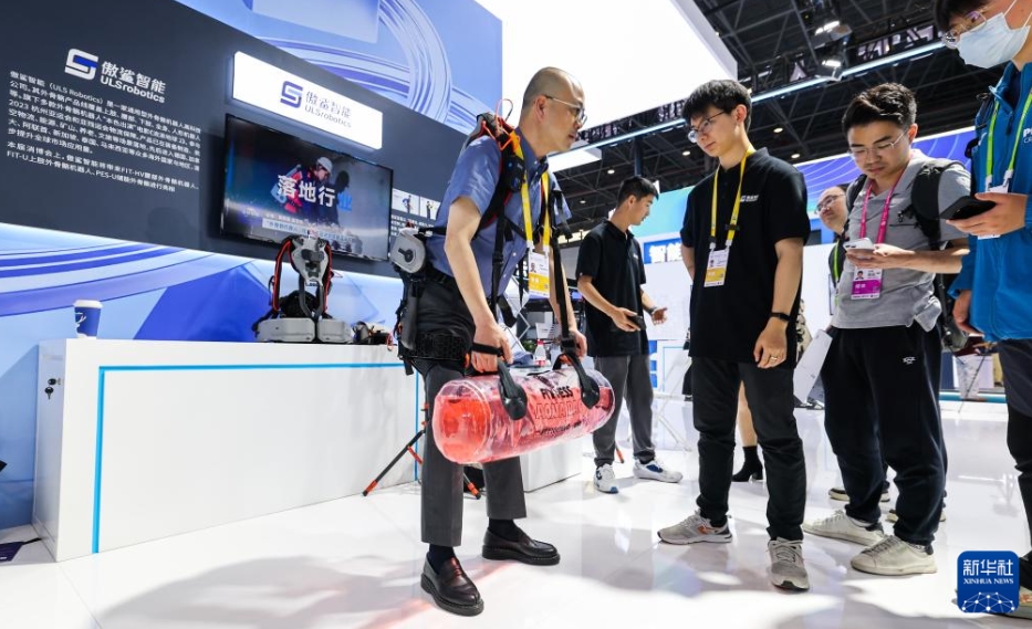 開催中の消費(fèi)財博に各種最新ロボットが集結(jié)　海南省?？?></a></td></tr><tr><td class=