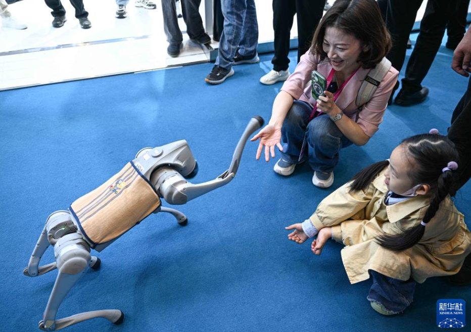 開催中の消費(fèi)財(cái)博に各種最新ロボットが集結(jié)　海南省?？?></a></td></tr><tr><td class=