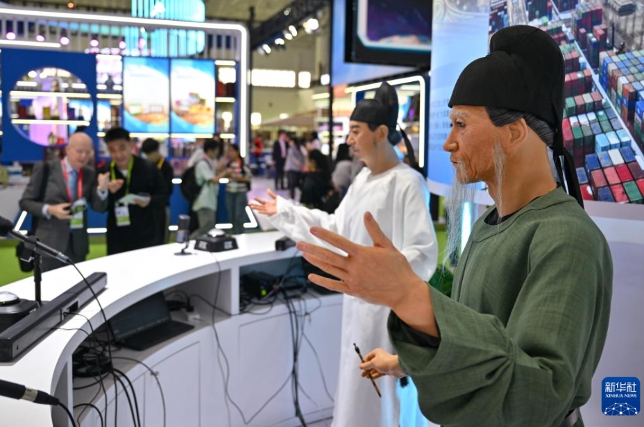 開(kāi)催中の消費(fèi)財(cái)博に各種最新ロボットが集結(jié)　海南省?？?></td></tr><tr><td class=