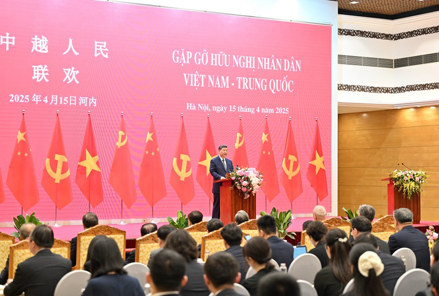 習近平國家主席がベトナム首脳と共に中越國民大親睦活動の代表と面會