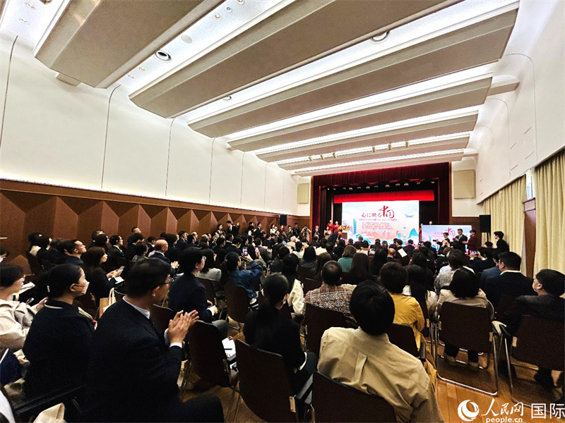 東京の在日本中國大使館で4月15日午後に開催された第4回「心に映る中國」日本人がとらえた中國フォトコンテスト授賞式の様子（撮影?許可）。