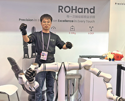 高性能ロボットハンドのデモンストレーション。