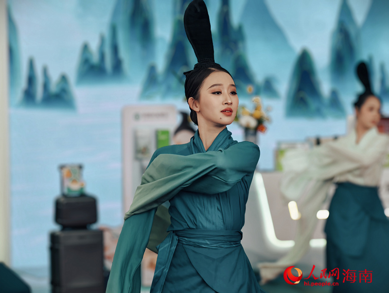 消費財博で中國らしさあふれる商品が注目の的に　海南省?？?></a></td></tr><tr><td class=