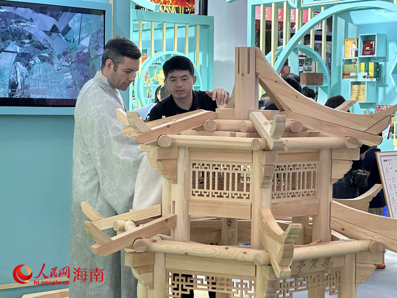 消費(fèi)財(cái)博で中國(guó)らしさあふれる商品が注目の的に　海南省?？?></a></td></tr><tr><td class=