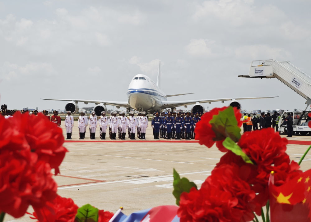 習(xí)近平國家主席がプノンペンに到著、カンボジア國賓訪問を開始