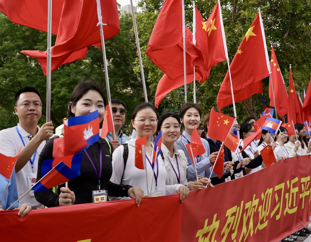 習(xí)近平國(guó)家主席がプノンペンに到著、カンボジア國(guó)賓訪問(wèn)を開(kāi)始