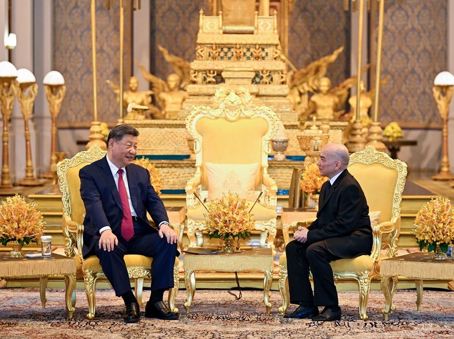 習(xí)近平國(guó)家主席がカンボジアのシハモニ國(guó)王と會(huì)談