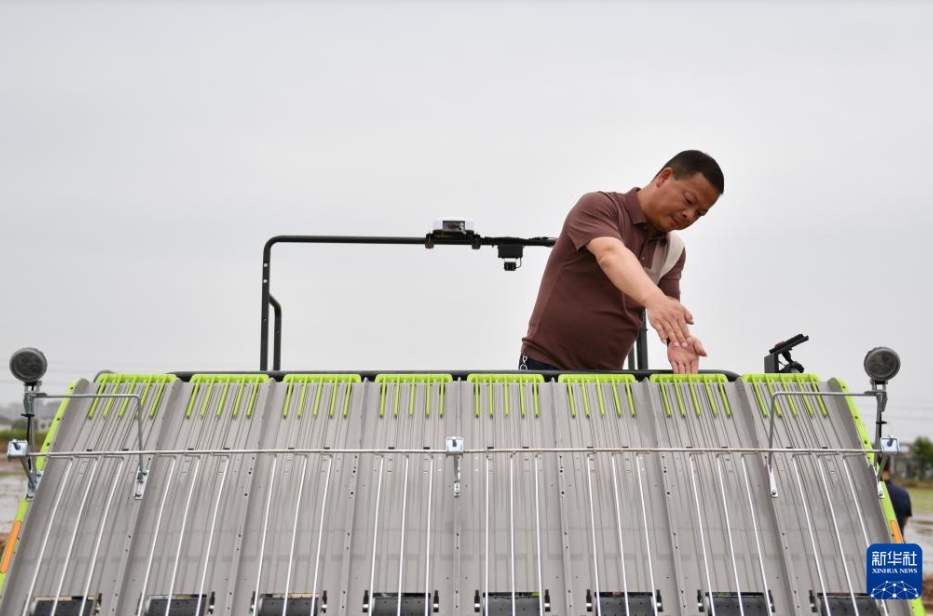 春の耕作で活躍する自動運(yùn)転田植機(jī)　湖南省