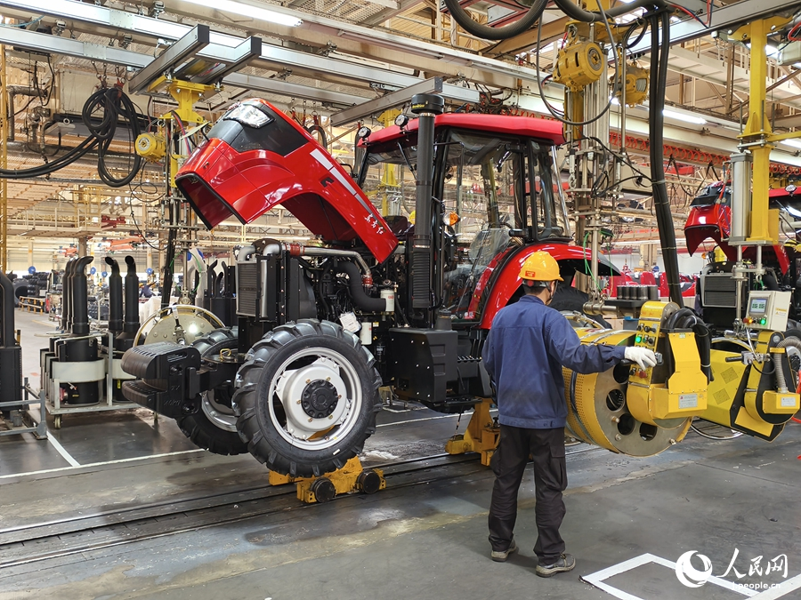 3分に1臺(tái)のトラクターがラインオフ　河南省洛陽