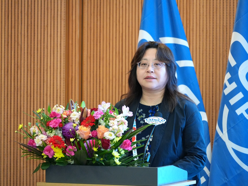 挨拶を行う在日本中國大使館の羅暁梅公使（撮影?許可）