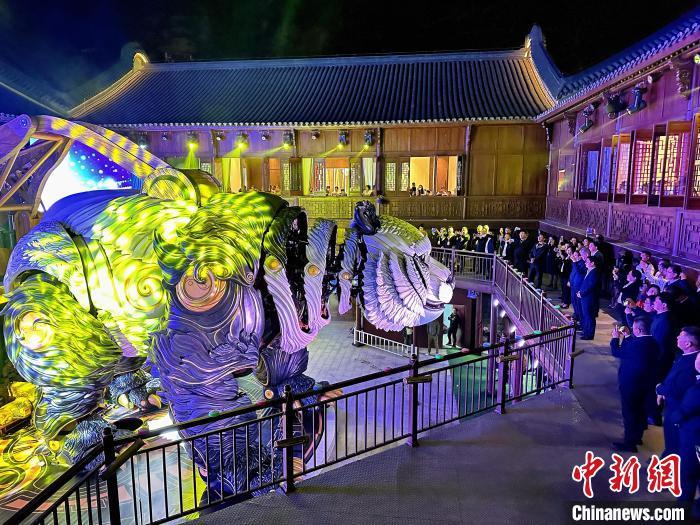 甘粛省隴南市の新たな観光スポット?武都萬象街の一般公開スター