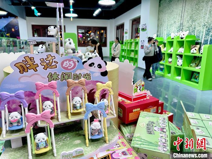 甘粛省隴南市の新たな観光スポット?武都萬象街の一般公開スター