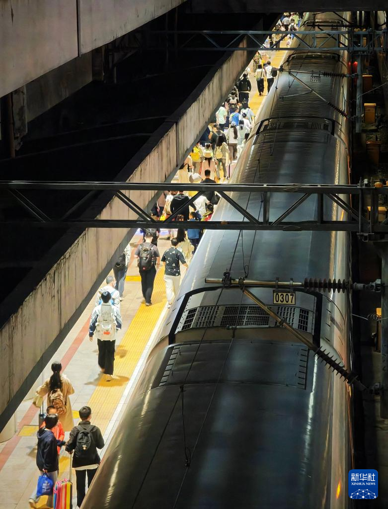 全國鉄道にメーデー連休前日の移動ラッシュ到來