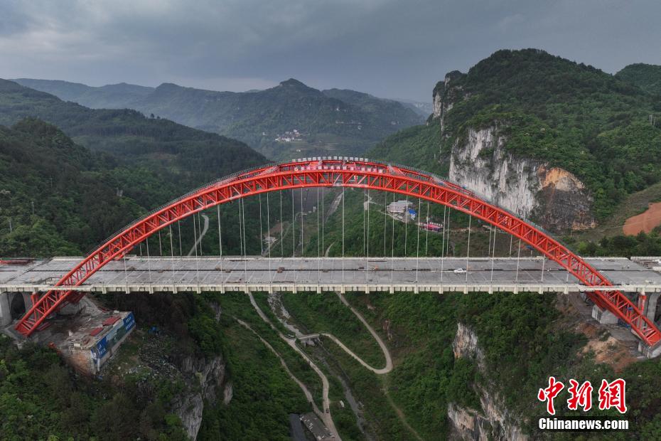 上空から撮影した建設(shè)中の馬場河特大橋　貴州省