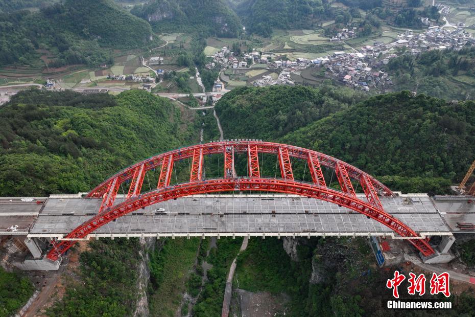 上空から撮影した建設(shè)中の馬場河特大橋　貴州省