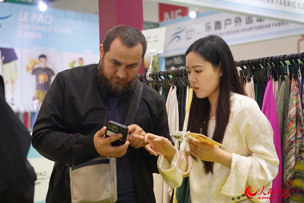 紹興柯橋春季紡績博覧會(huì)に各國のバイヤー集まる　浙江省