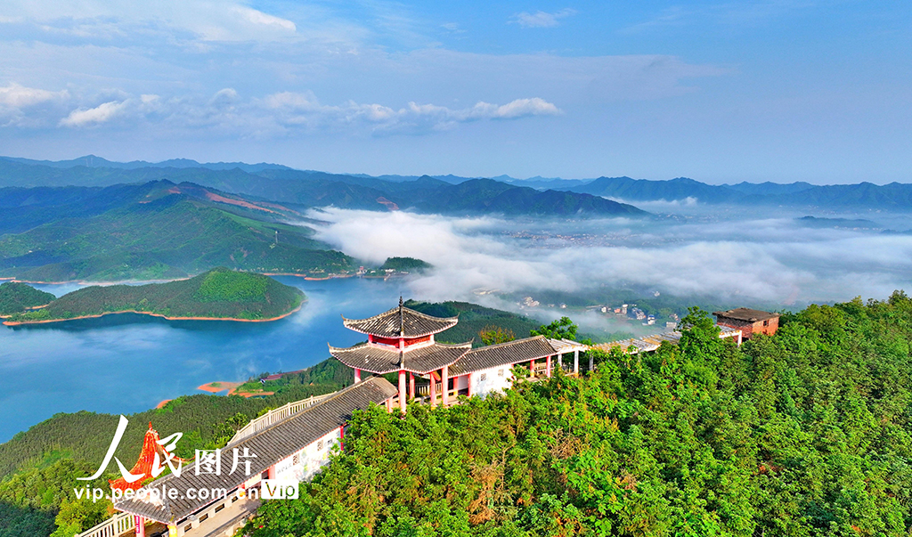 豊かな自然に囲まれた美しい天堂湖　湖南省常寧