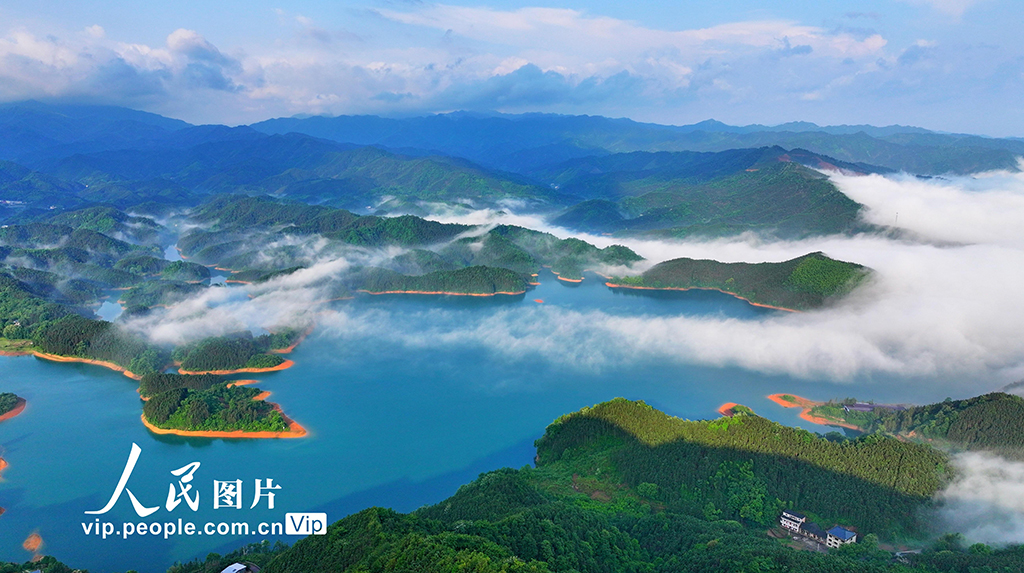 豊かな自然に囲まれた美しい天堂湖　湖南省常寧