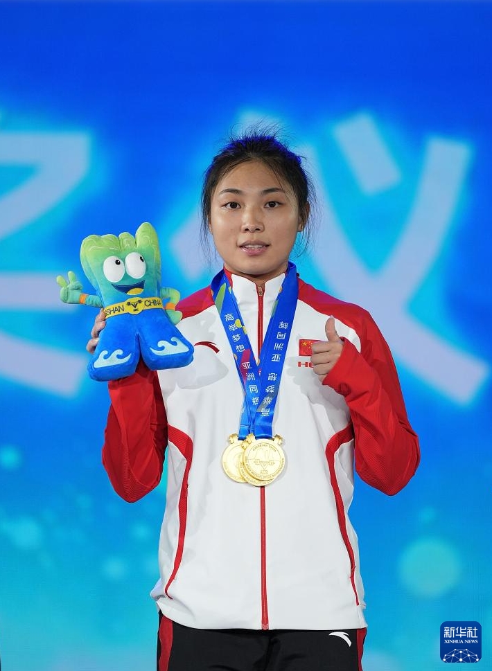 アジアウエイトリフティング選手権で張海琴選手が女子55キロ級3種目のユース記録更新