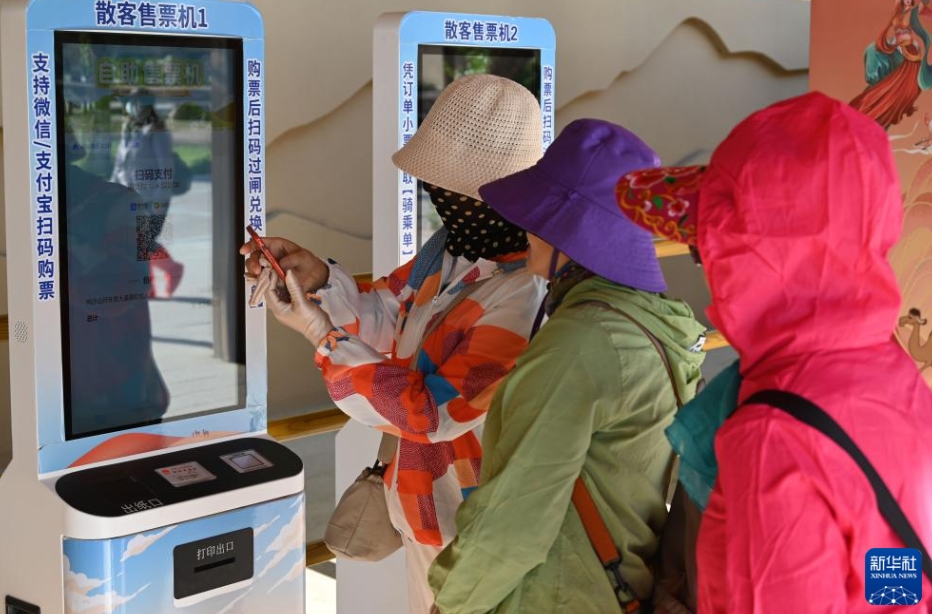 砂漠ラクダ乗り體験のデジタルシステムが稼働開始　甘粛省敦煌