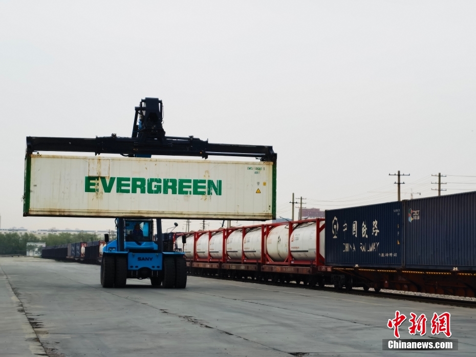【音聲ニュース】寧夏初の「海上輸送用冷蔵コンテナ」によるレール?アンド?シー列車が運(yùn)行開始