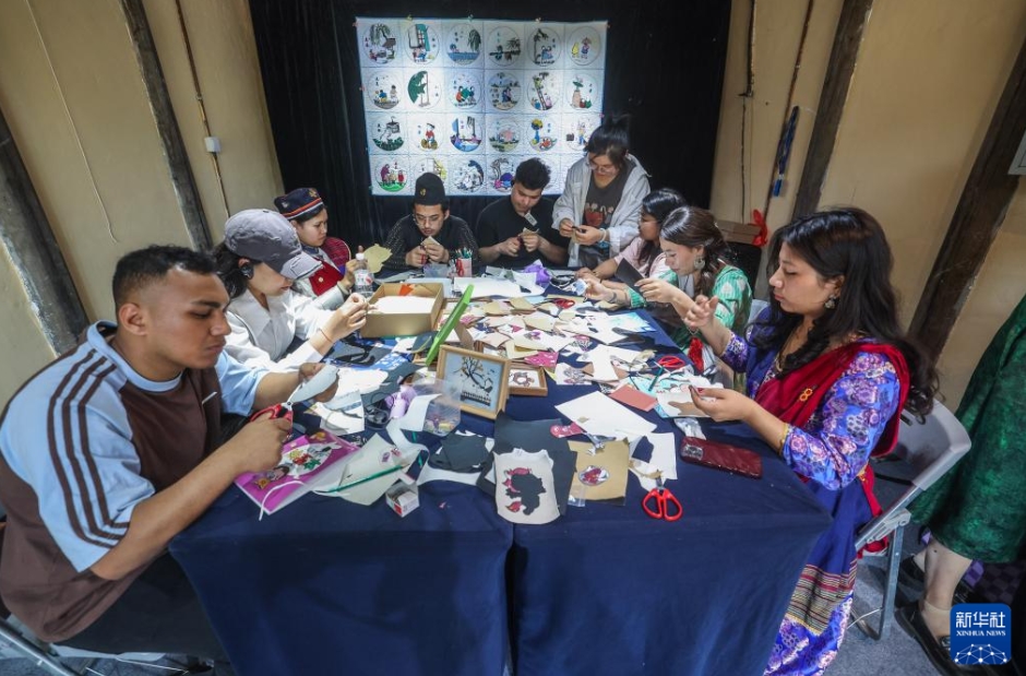 ニットファッションのサンプル打ち立てるファッションウィーク　浙江省