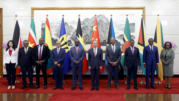 王毅氏がカリブ諸國外相らと會談