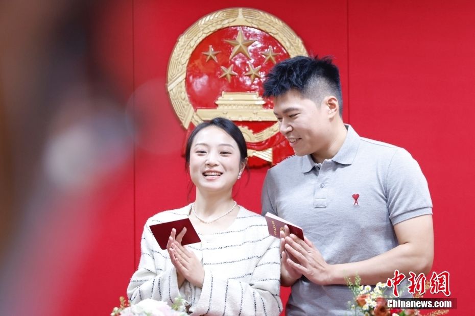 【音聲ニュース】中國で今月10日から婚姻屆を全國で提出可能に　5月20日の予約殺到