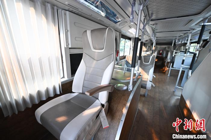 観光客をひきつけるネットで話題の「ビジネスクラス」バス　浙江省杭州