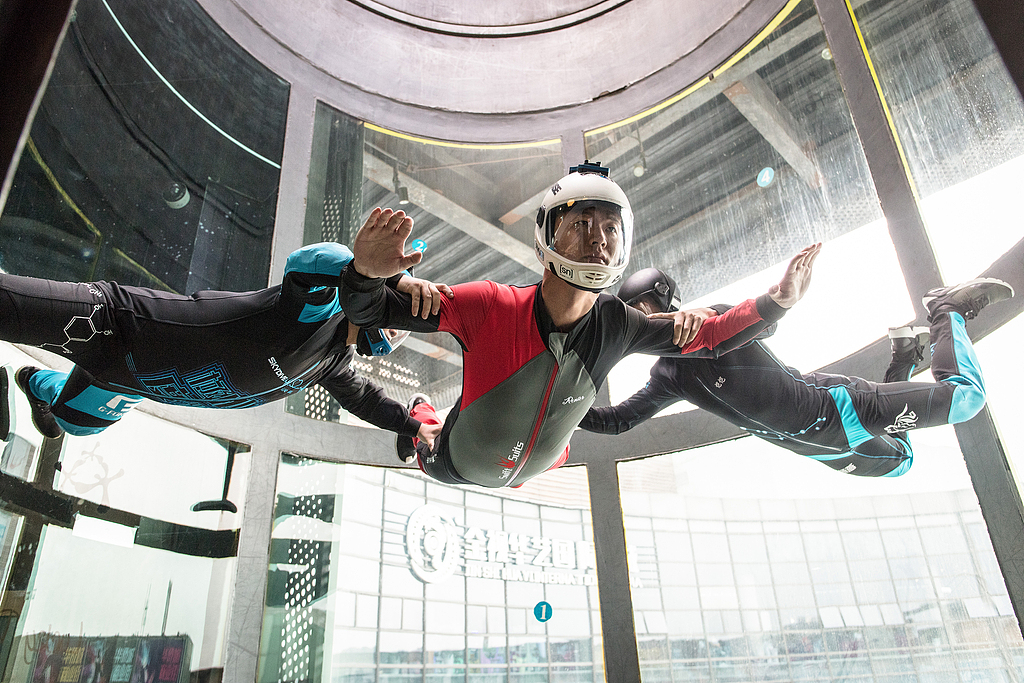 トレーニングを受けているスカイダイビングインストラクター（資料寫真。畫像著作権はCFP視覚中國所有のため転載禁止）