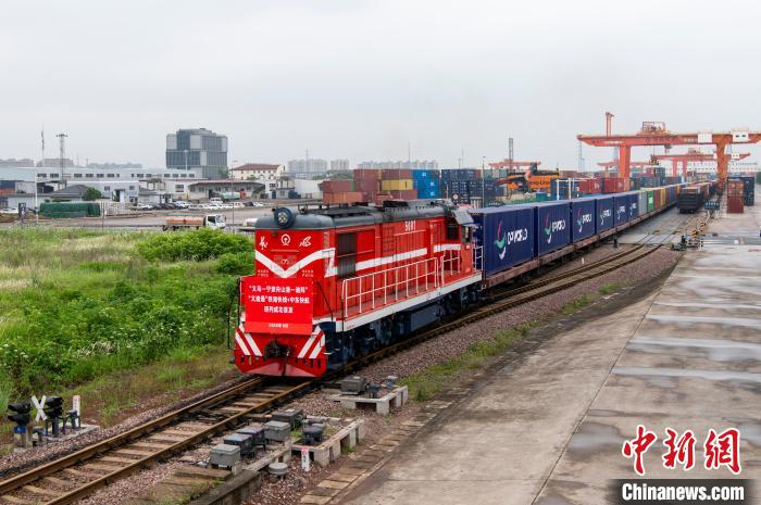 浙江義烏とドバイを結(jié)ぶ「ダブル快速」輸送列車が開通