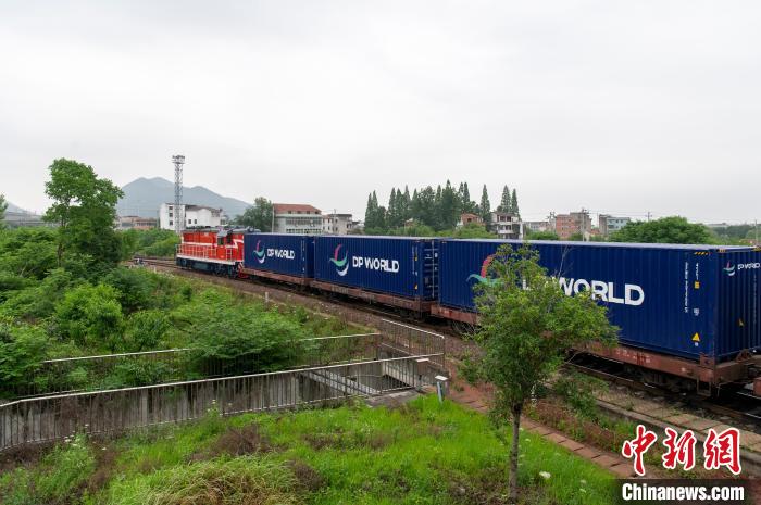 浙江義烏とドバイを結ぶ「ダブル快速」輸送列車が開通
