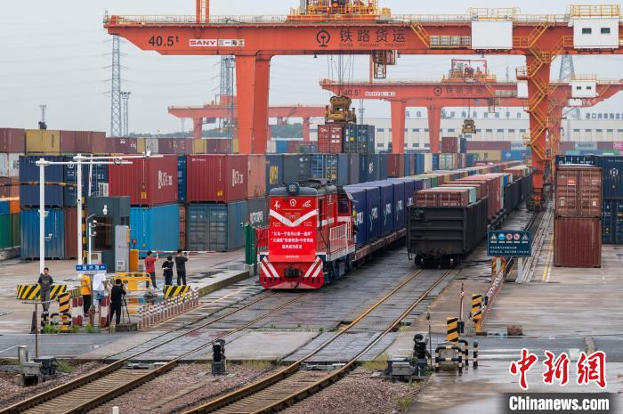 浙江義烏とドバイを結(jié)ぶ「ダブル快速」輸送列車が開通