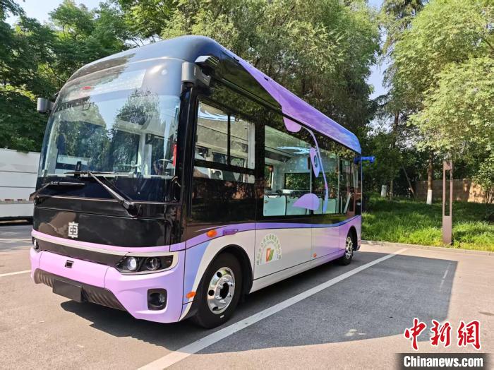 成都市で第1陣となる自動運転レベル4自動運転バスが公開　四川省